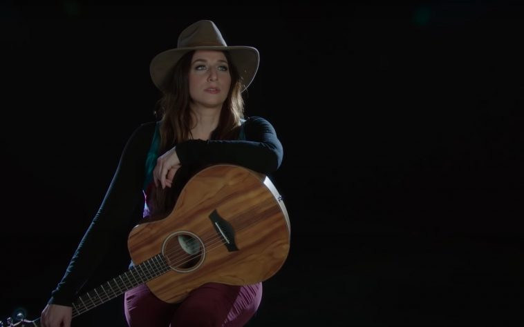 Chelsea Peretti drops new EP 'Foam and Flotsam'