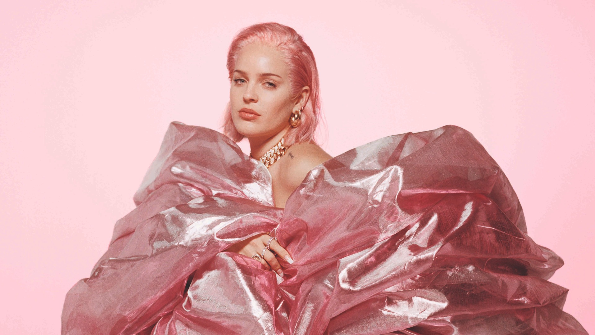 5 Things We Love About Anne-marie - Celebmix