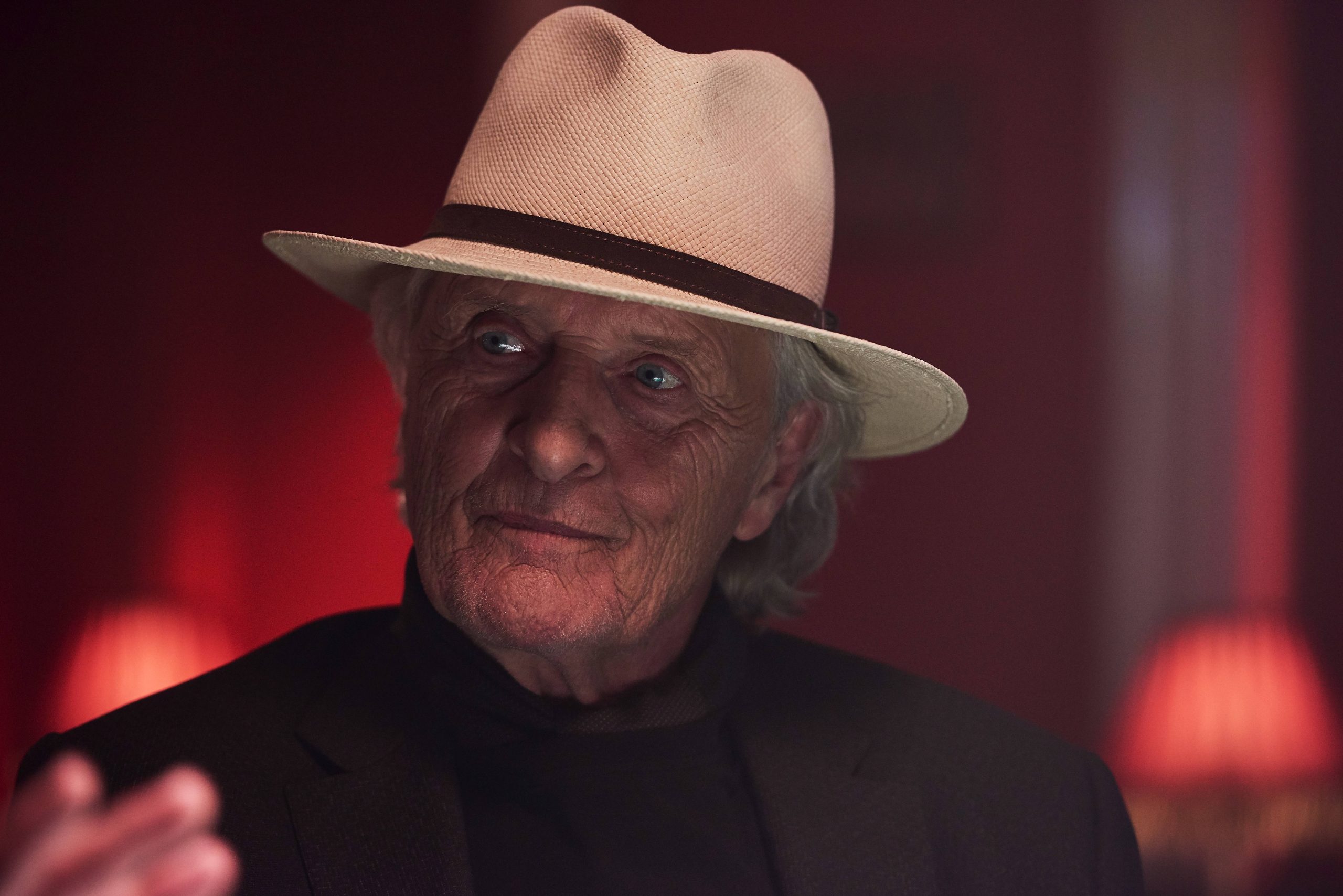 Rutger Hauer as Ray in "Break"