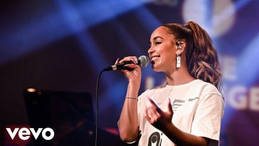 Jorja Smith stuns on BBC Radio 1 Live Lounge