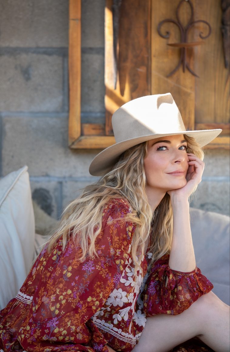 LeAnn Rimes' Coyote Ugly Megamix: how does it hold up? - CelebMix