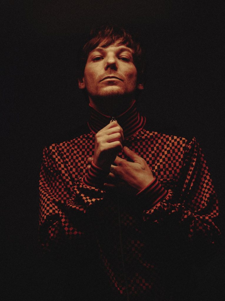 LOUIS TOMLINSON RELEASES NEW SINGLE “SILVER TONGUES” AHEAD OF