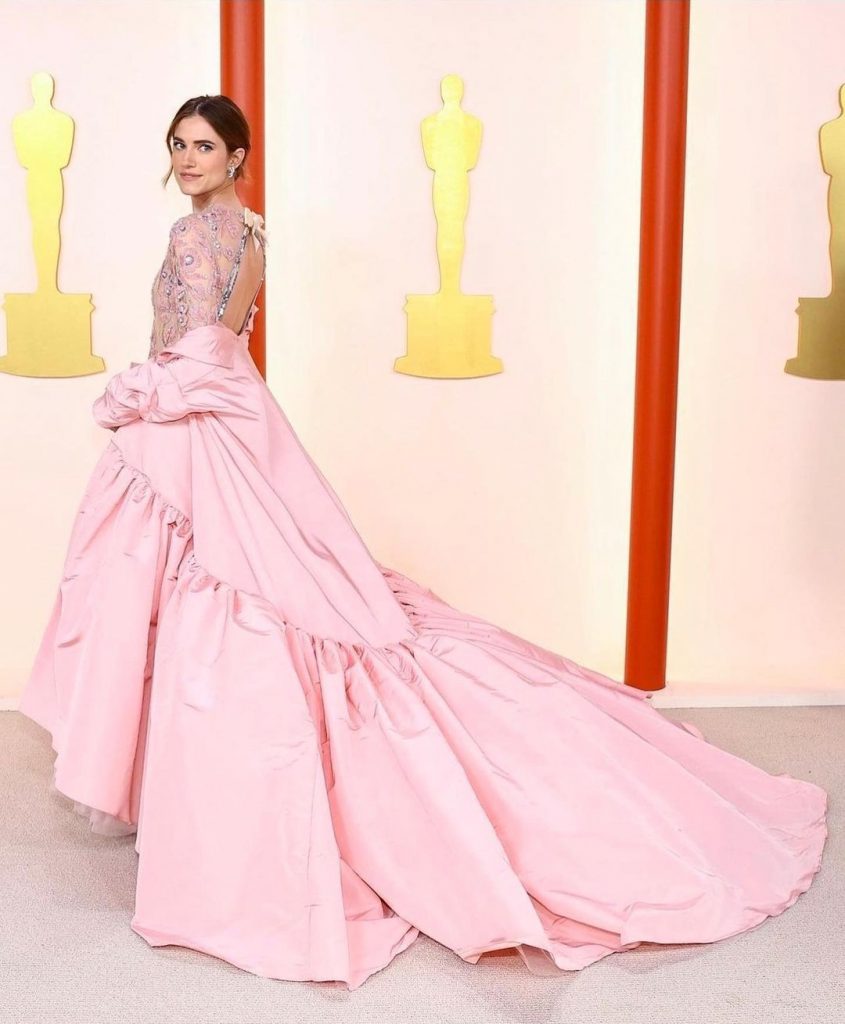 Deepika Padukone graced the Oscars after-party in a bright fuchsia pink  feather dress