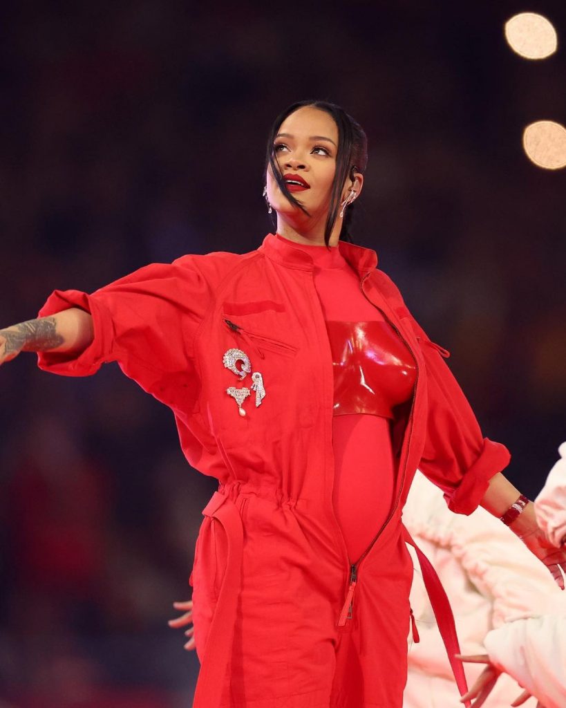 Super Bowl halftime: Rihanna earns $5.6 million from makeup touchup