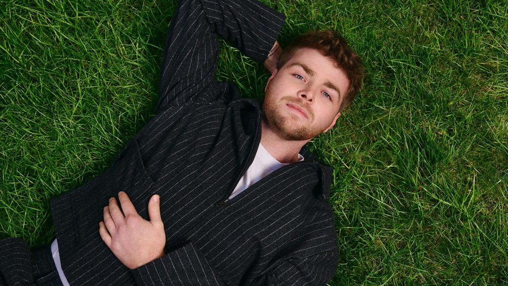 Alex Warren Premieres New Album “You’ll Be Alright, Kid” Alex Warren