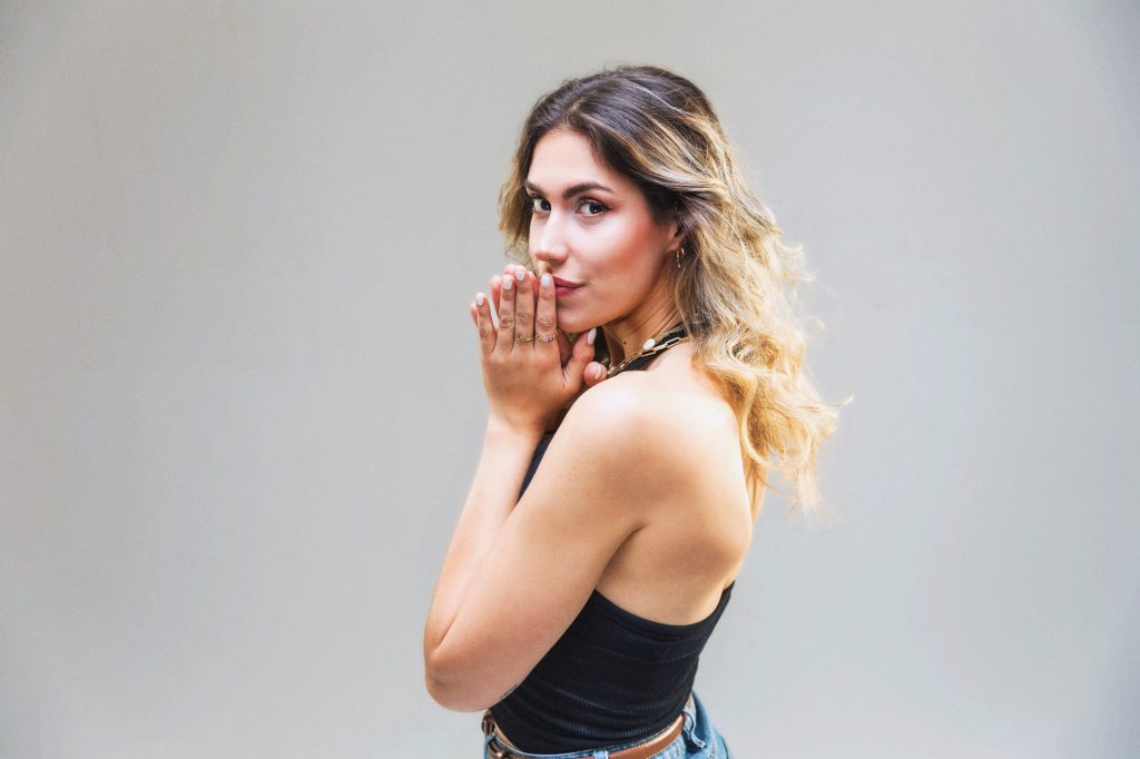 Natalie Shay Channels Love, Heartache, and Self-Discovery on New EP ‘ATMOSPHERE’ Natalie Shay